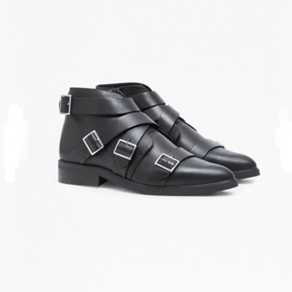 NIB French Connection Alisa buckle boot